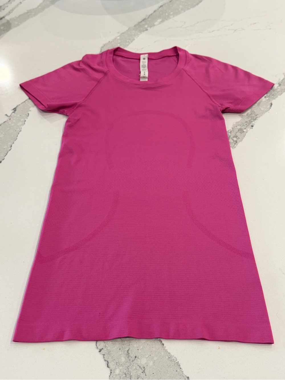 Lululemon Swiftly Tech Short Sleeve 2.0 Size 2 Bright Pink